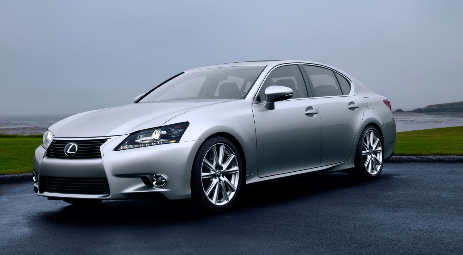 2013 Lexus GS 350 Front Angle