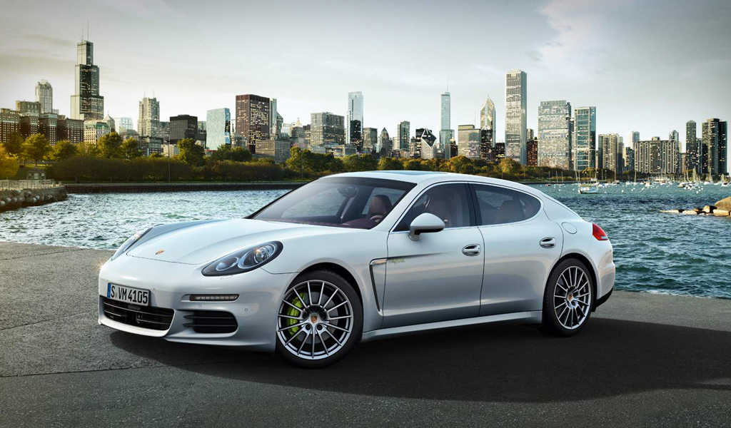 2013 Porsche Panamera Front Angle