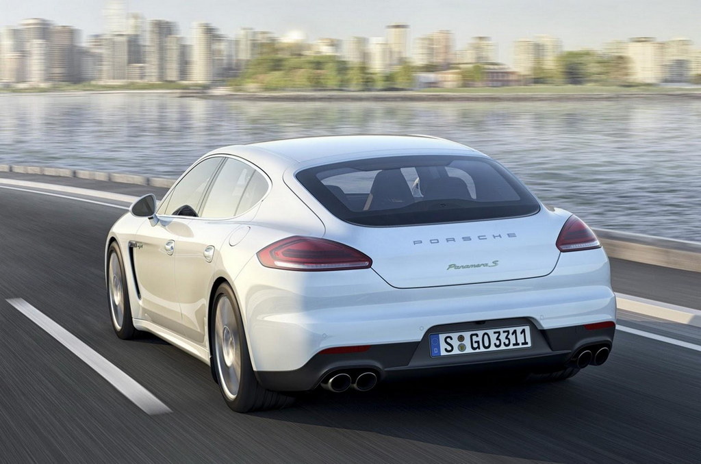 2013 Porsche Panamera Rear Side Angle View