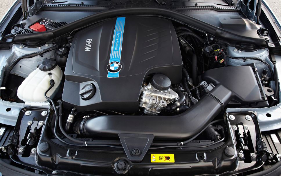 2014-BMW-X4-Engine