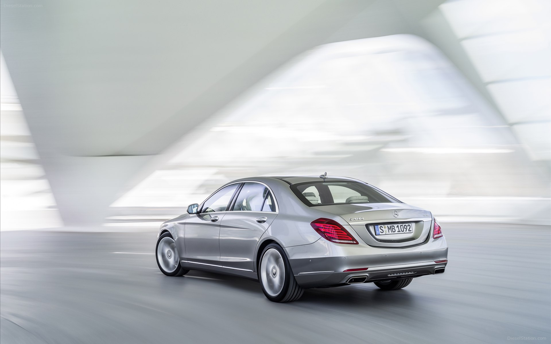 2014 Mercedes Benz S Class Rear Angle