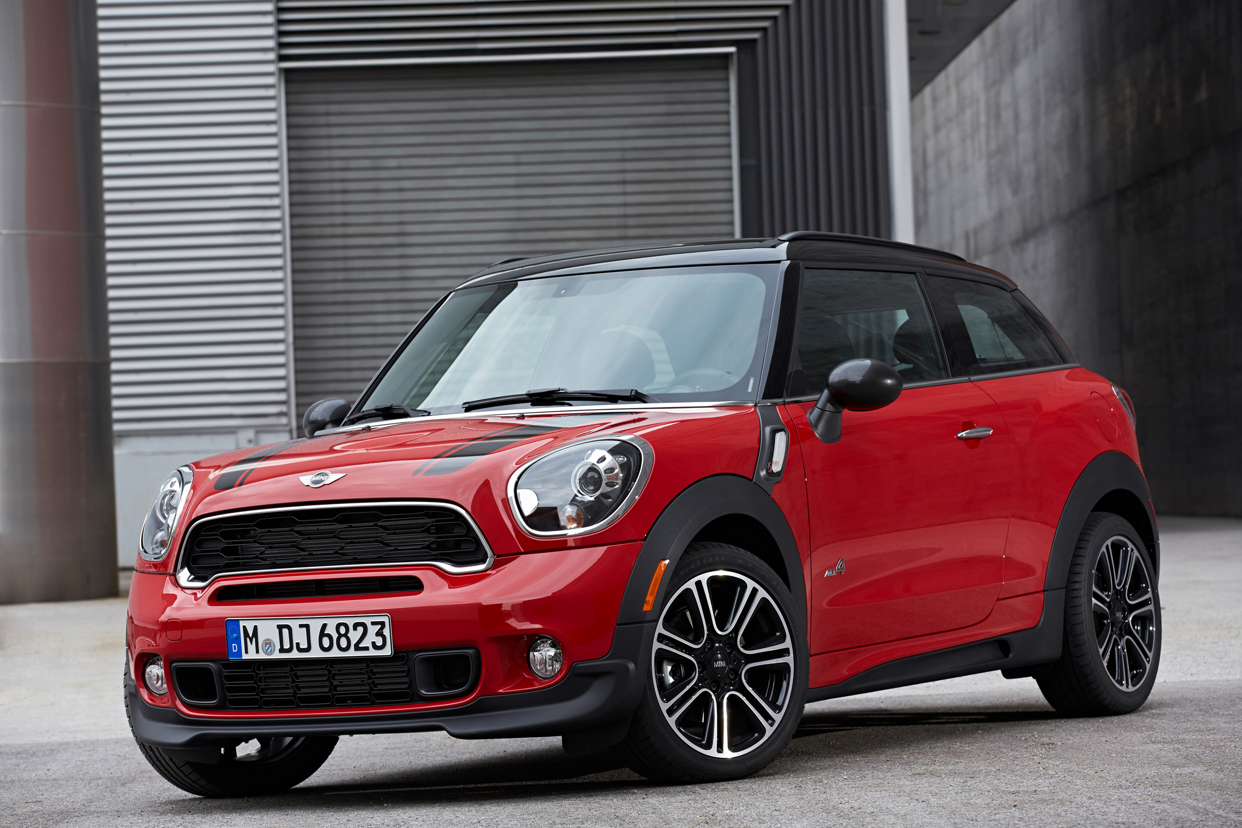 2014 Mini Paceman Front Angle View