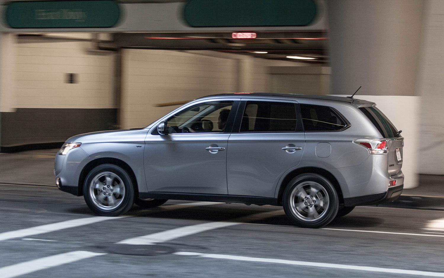 2014 Mitsubishi Outlander Rear Side