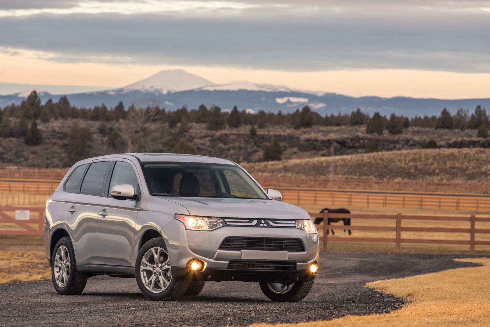 2014 Mitsubishi Outlander Rear View