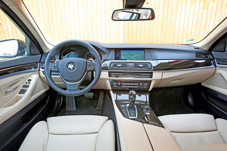 2013 BMW 320i Interior