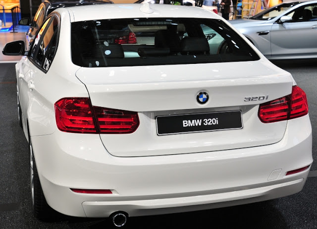 2013 BMW 320i Rear View