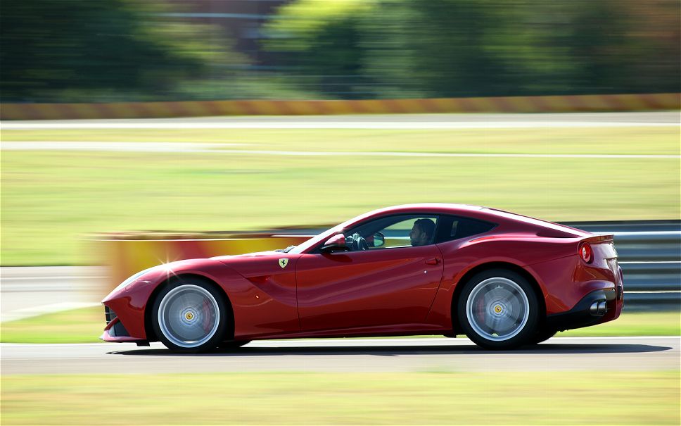 2013 Ferrari California Side