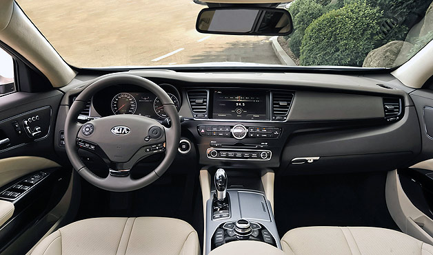 2013 Kia Cadenza Interior View