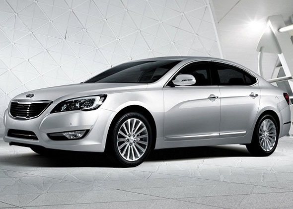 2013 Kia Cadenza Side View