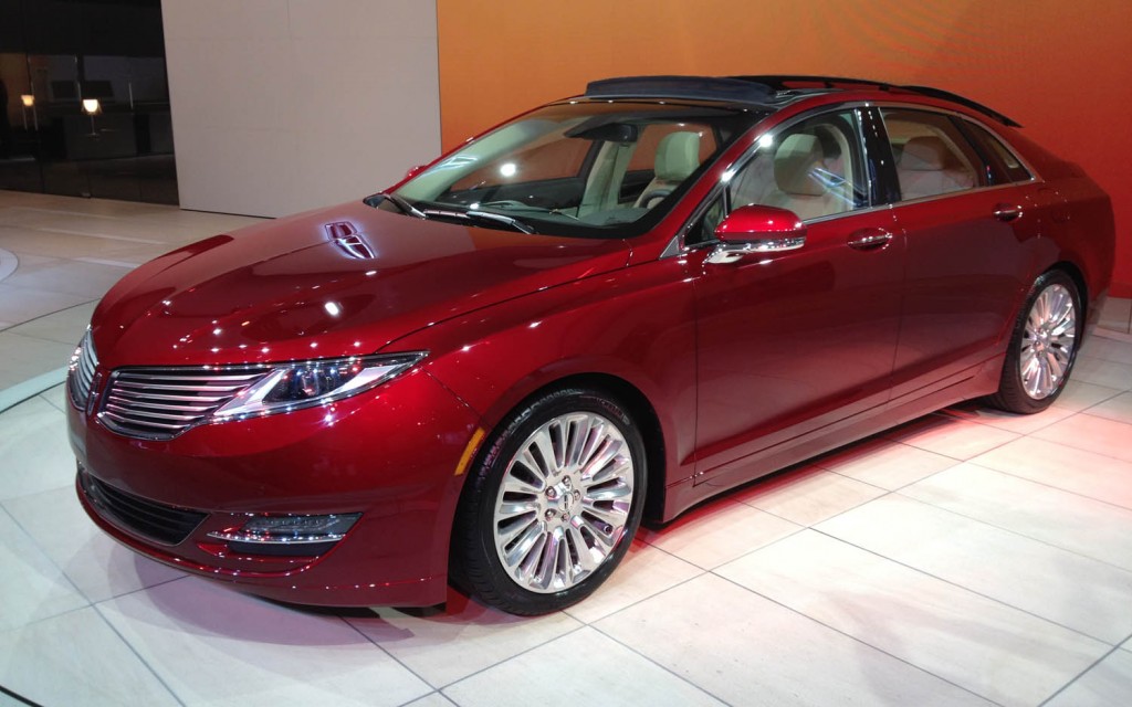 2013 Lincoln MKZ Front Side View