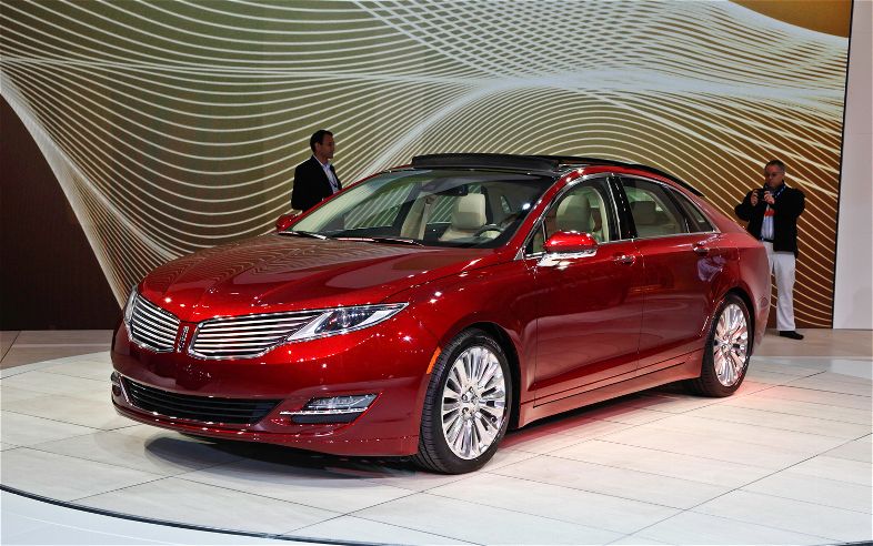 2013 Lincoln MKZ Front Side