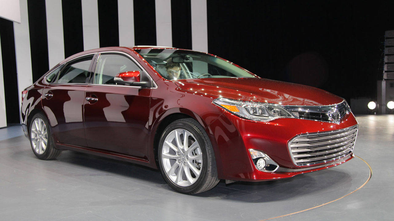 2013 Toyota Avalon Front Three Quarter