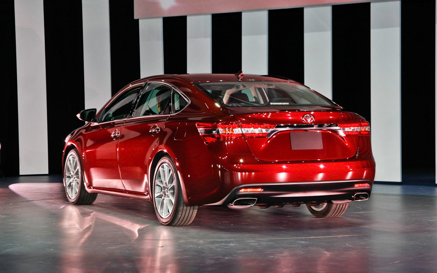 2013 Toyota Avalon Rear Three Quarter