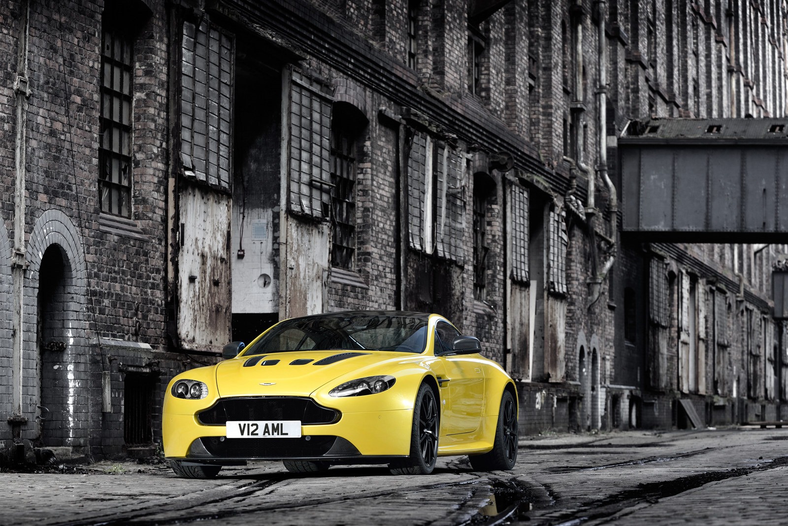 2014 Aston Martin V12 Vantage S Front