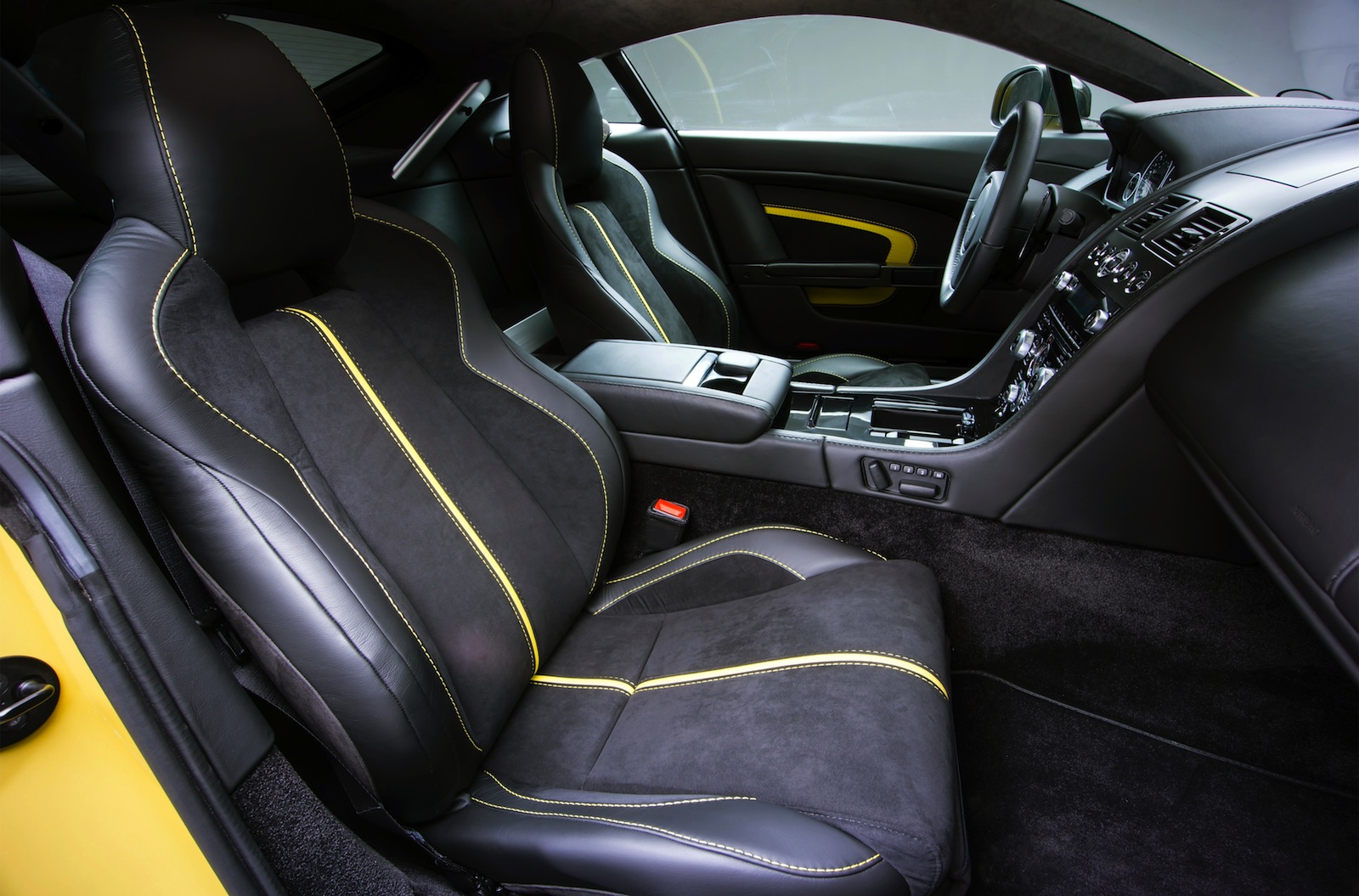 2014 Aston Martin V12 Vantage S Side Interior Dashboard