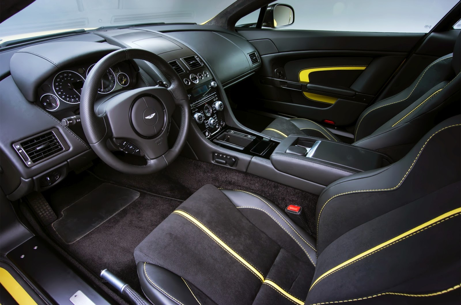 2014 Aston Martin V12 Vantage S Side Interior