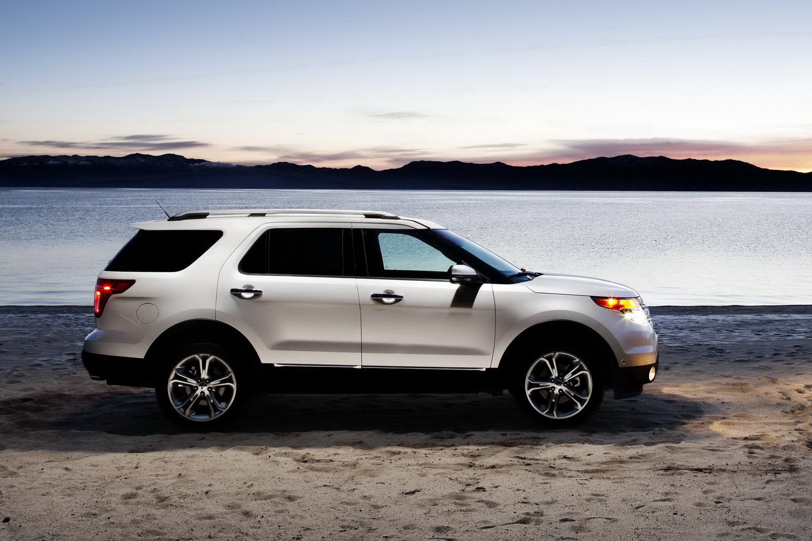 2014 Ford Explorer Side