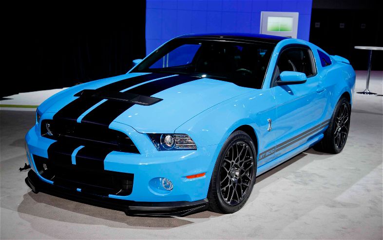 2014 Ford Mustang Shelby GT500 Front Side View