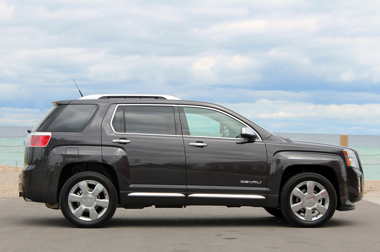 2014 GMC Terrain Side View