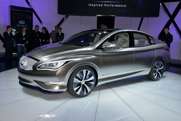 2014 Infiniti Electric Sedan Front Angle