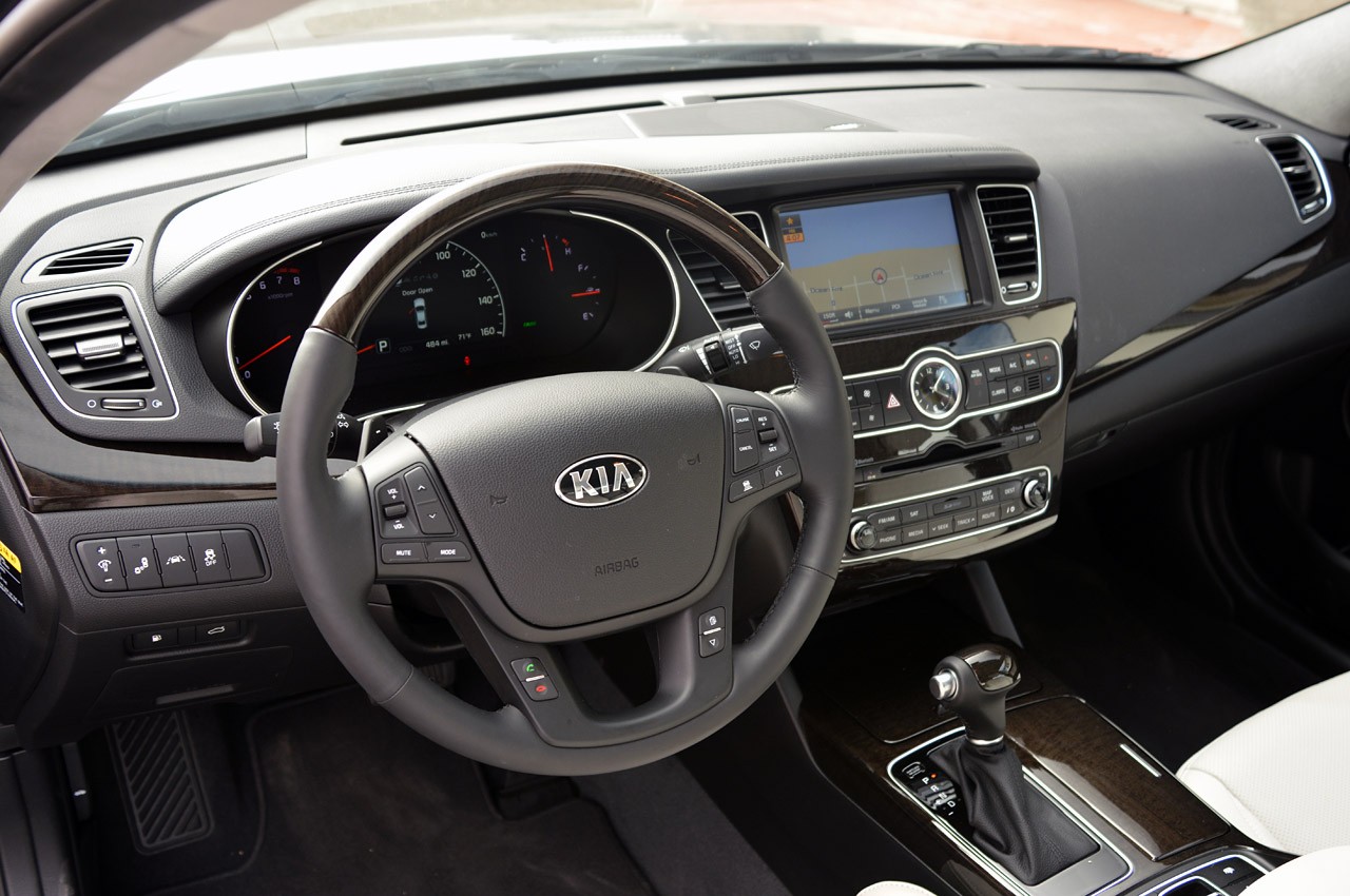 2014 Kia Cadenza Interior Dashboard