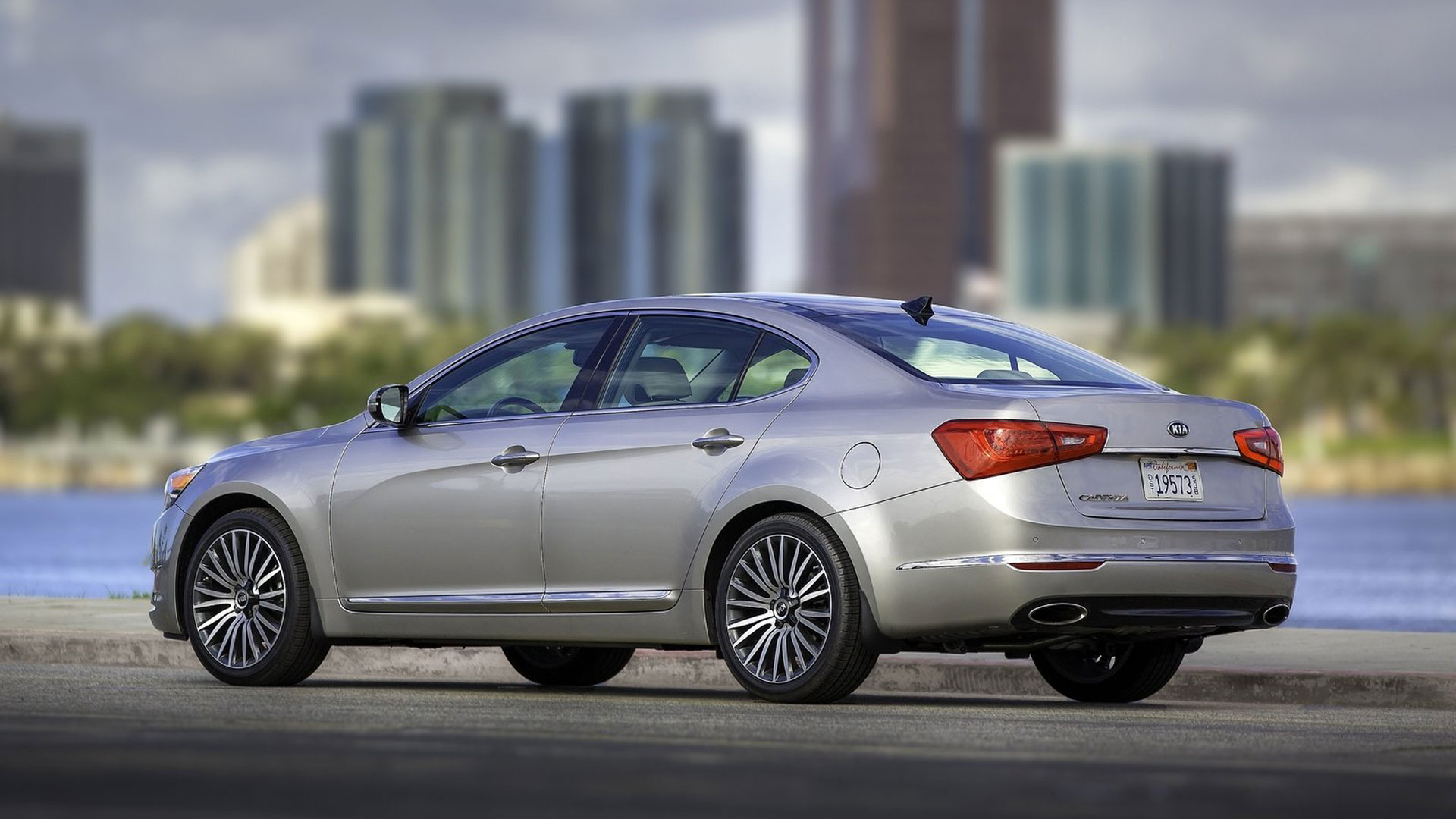 2014 Kia Cadenza Rear View