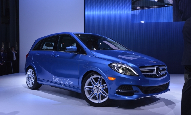 2014 Mercedes Benz B-Class Electric Drive Front Angle