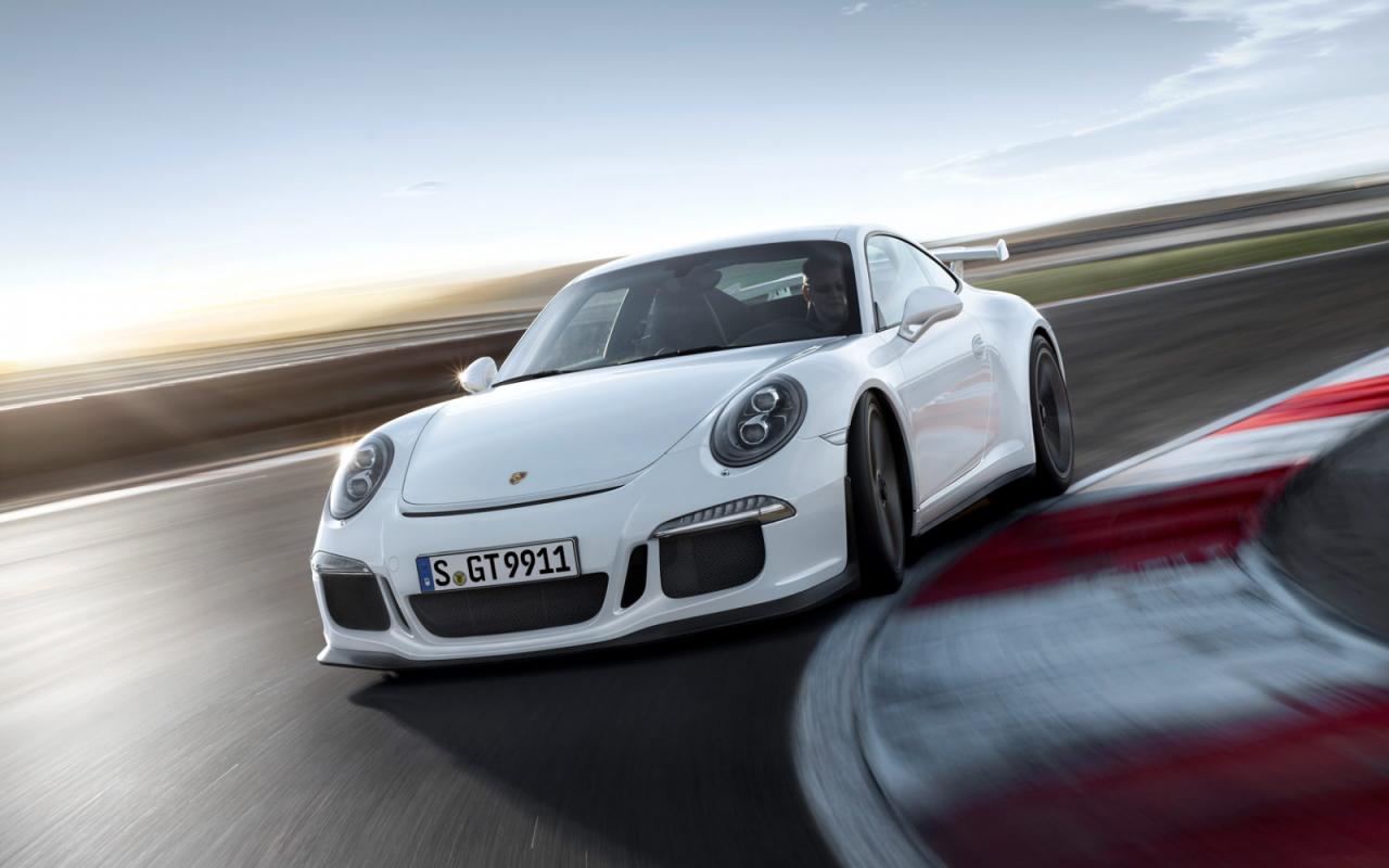 2014 Porsche 911 GT3 Front View