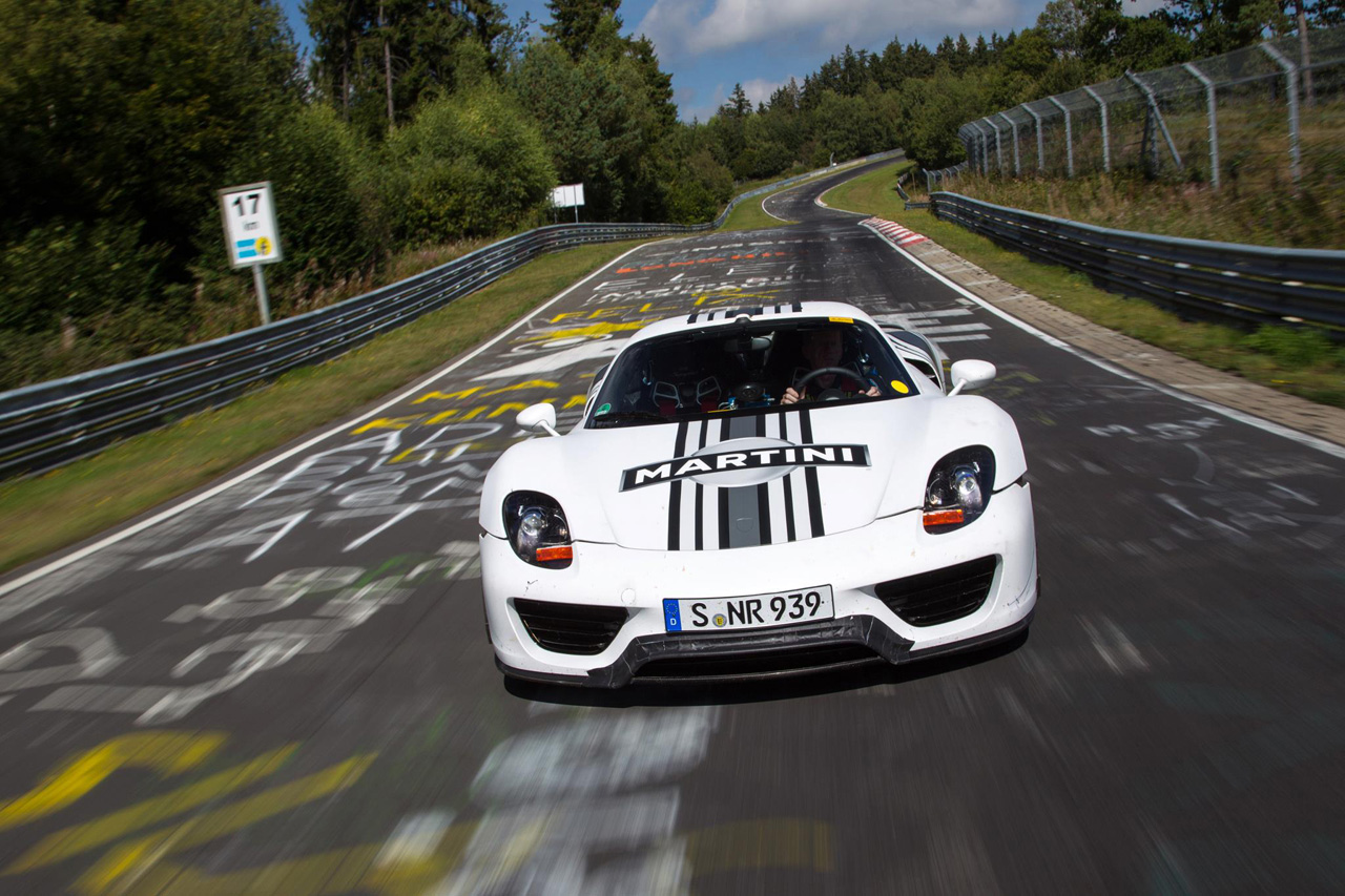 2014 Porsche 918 Spyder Front View