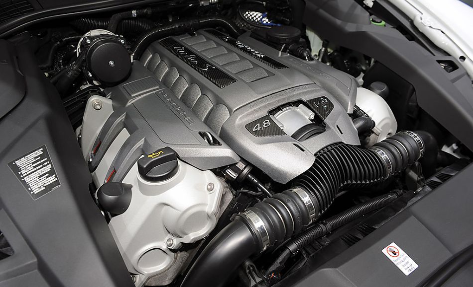 2014 Porsche Cayenne Engine View