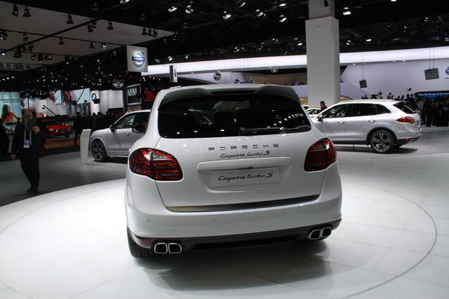 2014 Porsche Cayenne Rear End