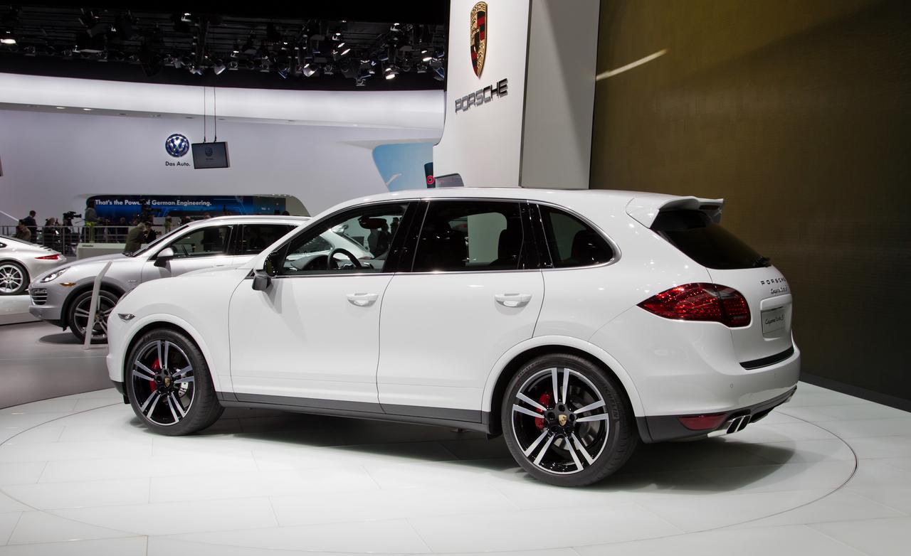 2014 Porsche Cayenne Side View