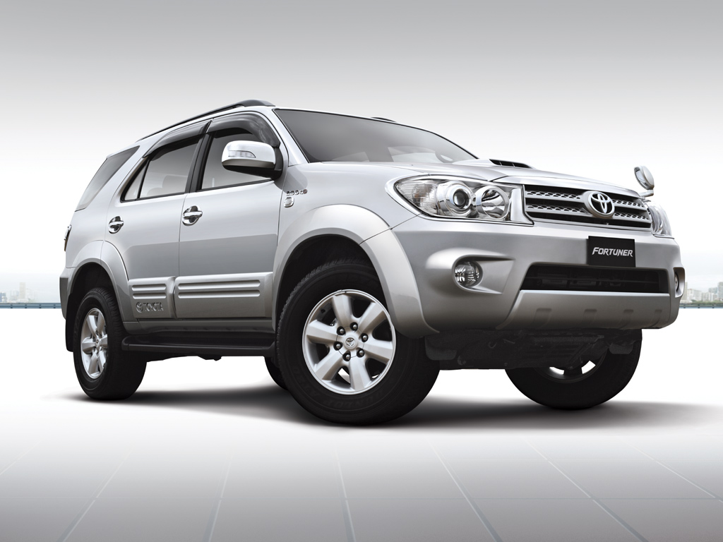 2014 Toyota Fortuner Front View