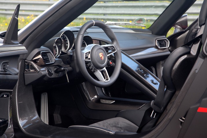 2014 Porsche 918 Interior View