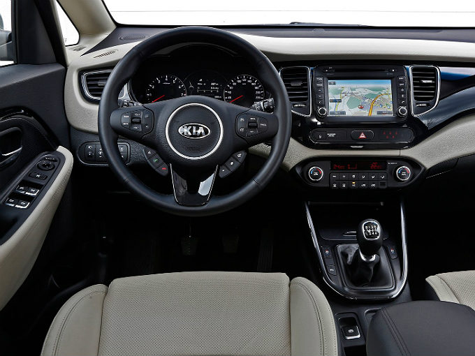 2013 Kia Carens Interior Dashboard View