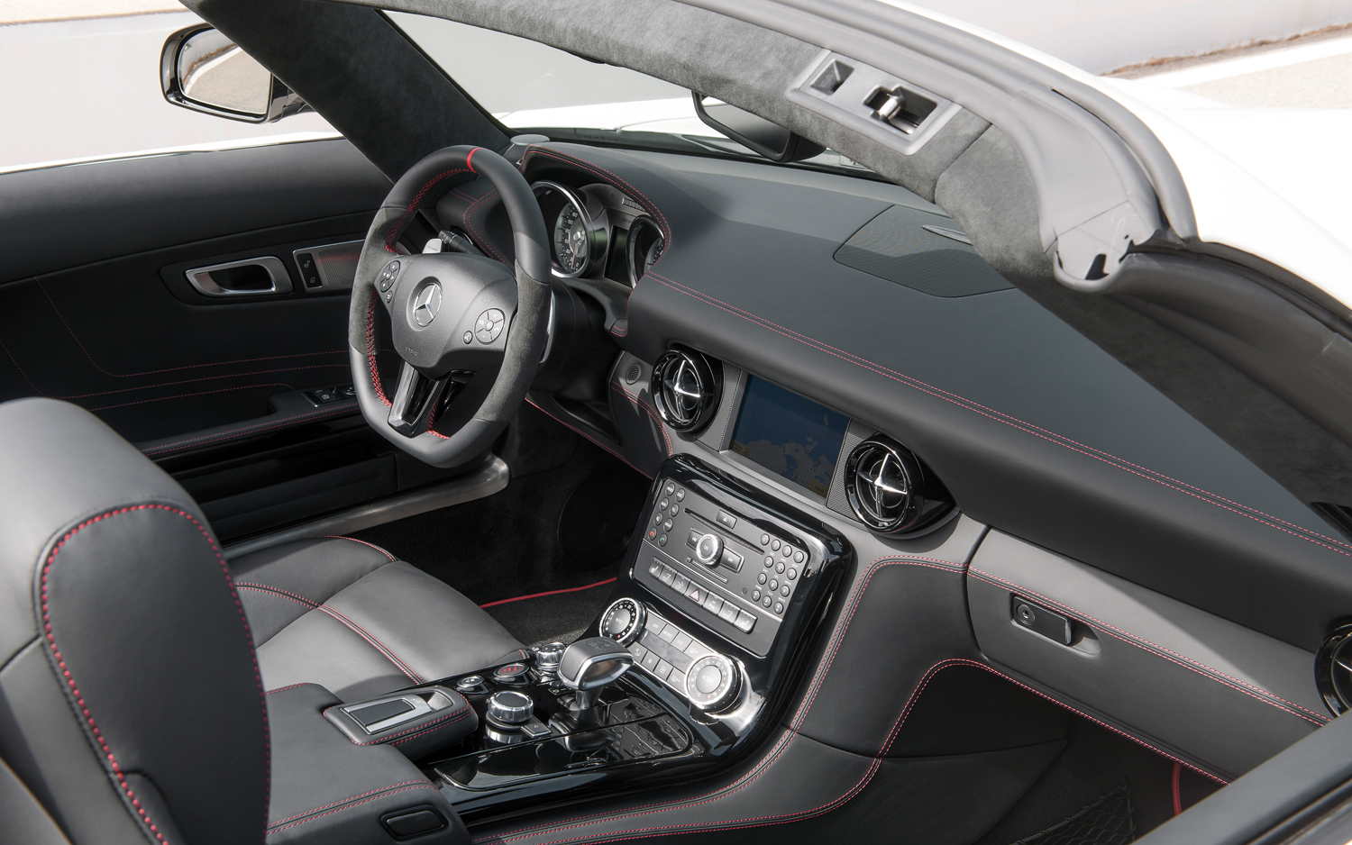 2013 Mercedes-Benz SLS AMG GT Interior Dashboard View