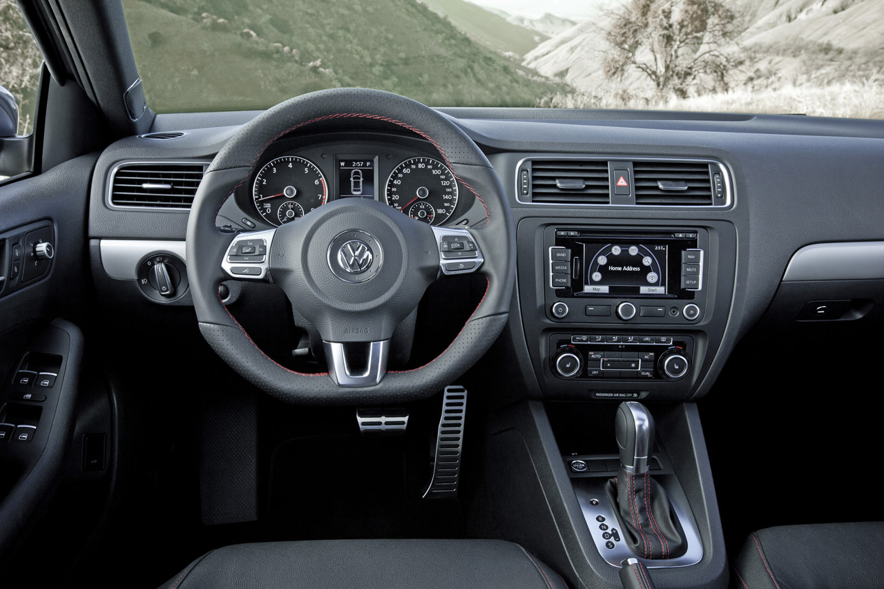 2013 Volkswagen Jetta GLI Interior Dashboard View