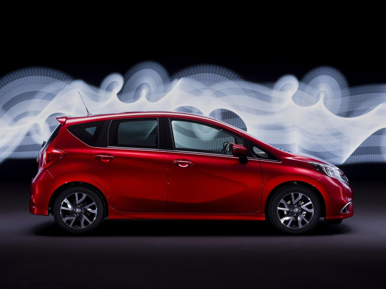 2014 Nissan Note Side View