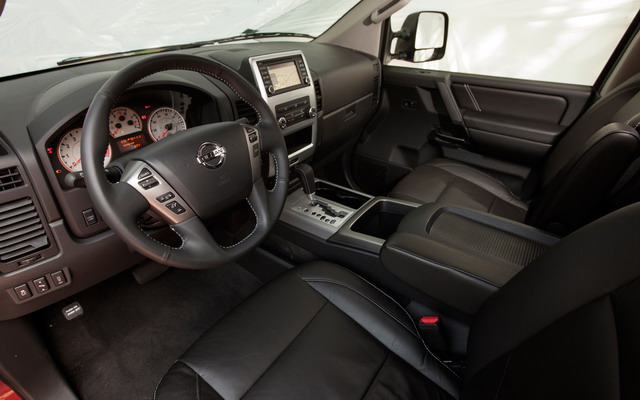 2014 Nissan Titan Interior Dashboard View