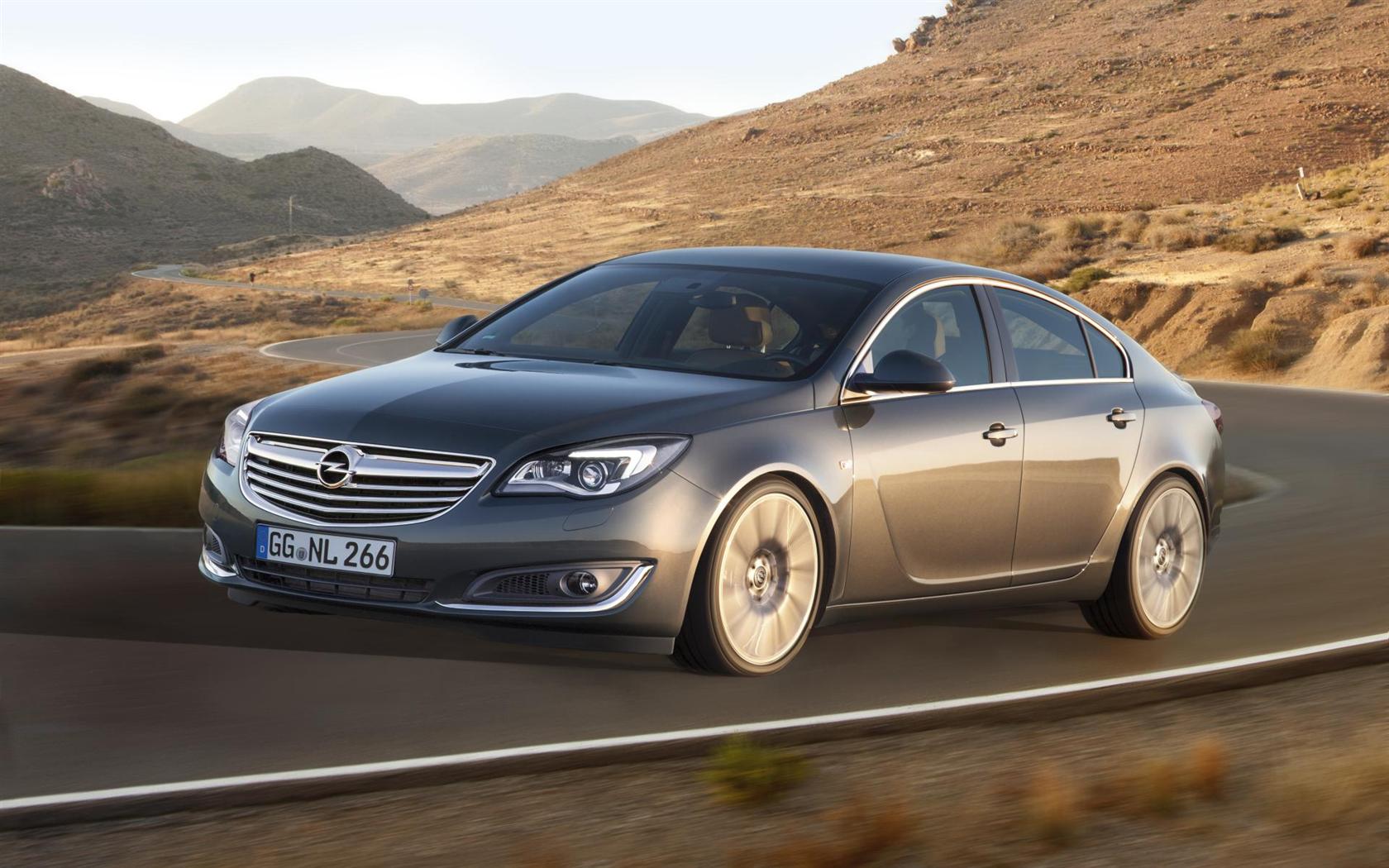 2014 Opel Insignia Front Angle