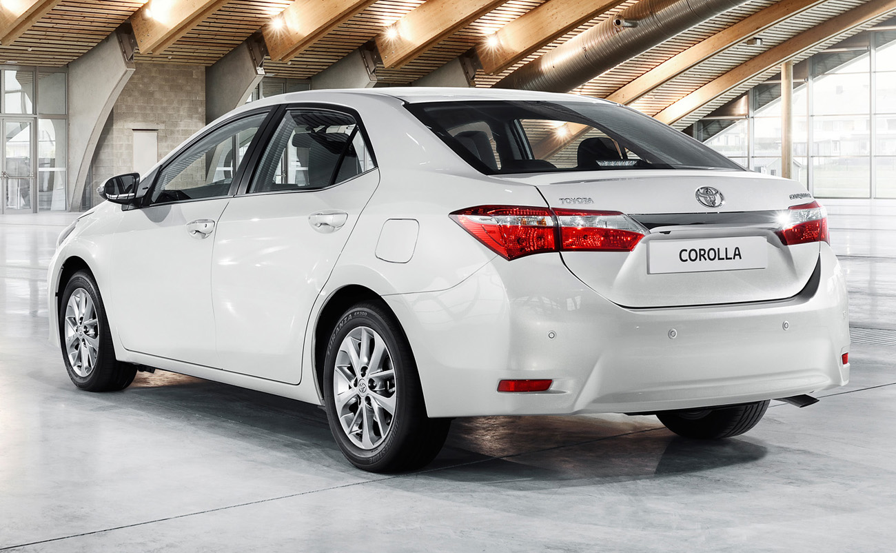 2014 Toyota Corolla EU-Version Rear Angle