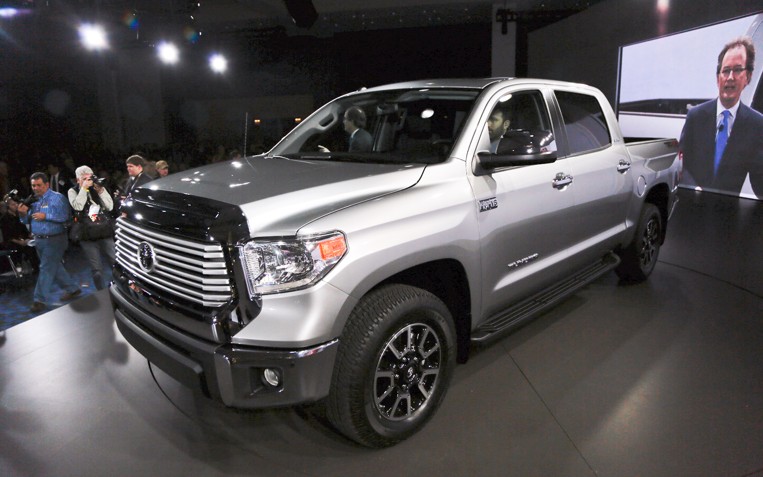 2014 Toyota Tundra Front End View
