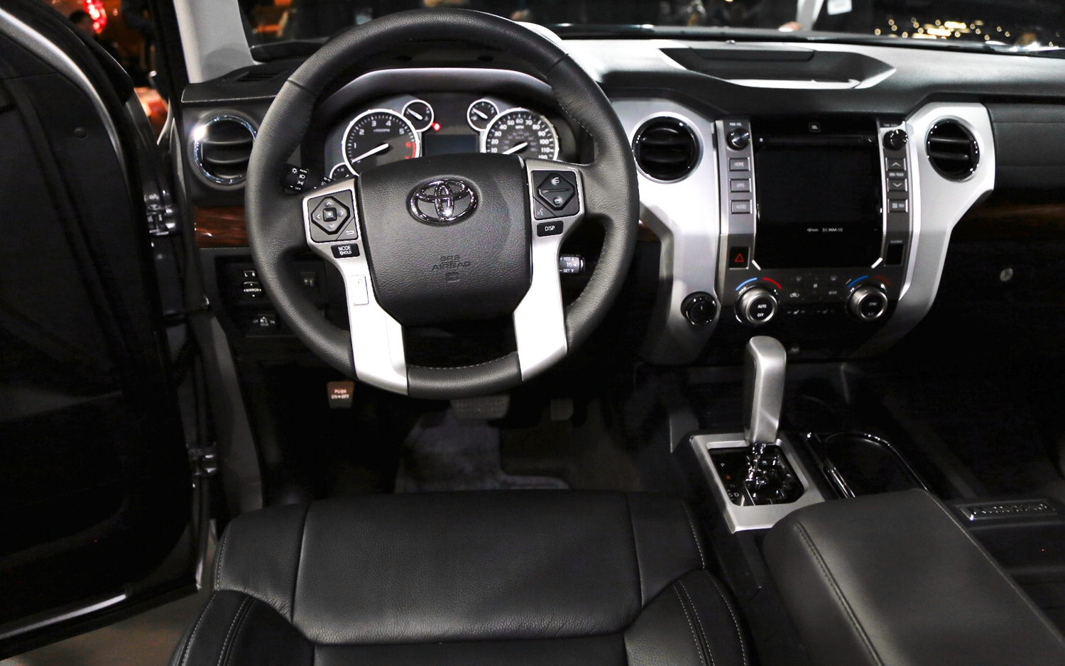 2014 Toyota Tundra Interior Dashboard View