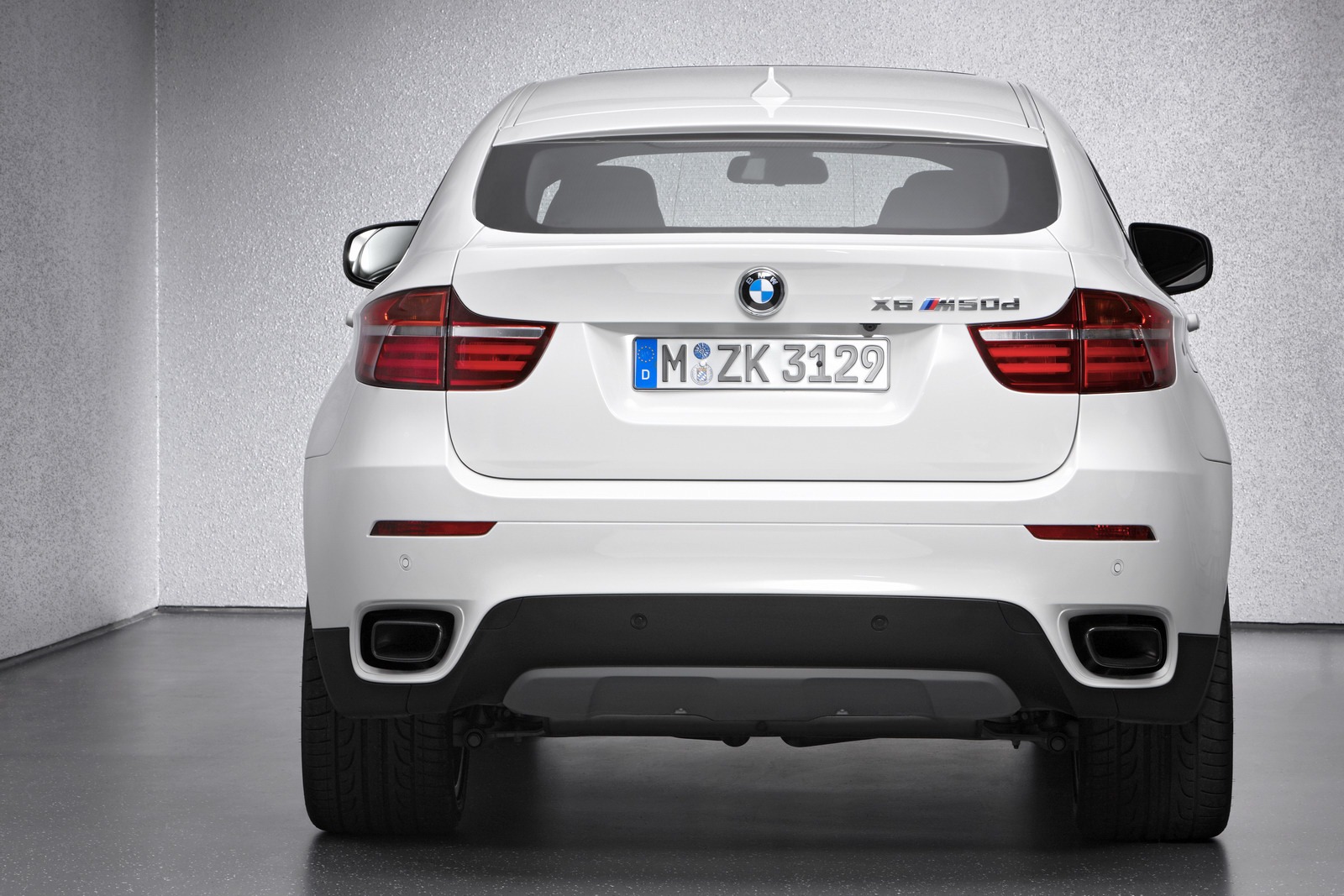 2013 BMW X6 Rear View