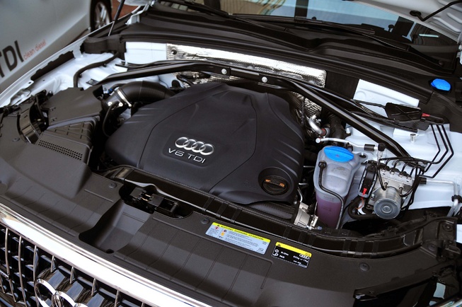 2014 Audi Q5 Engine View
