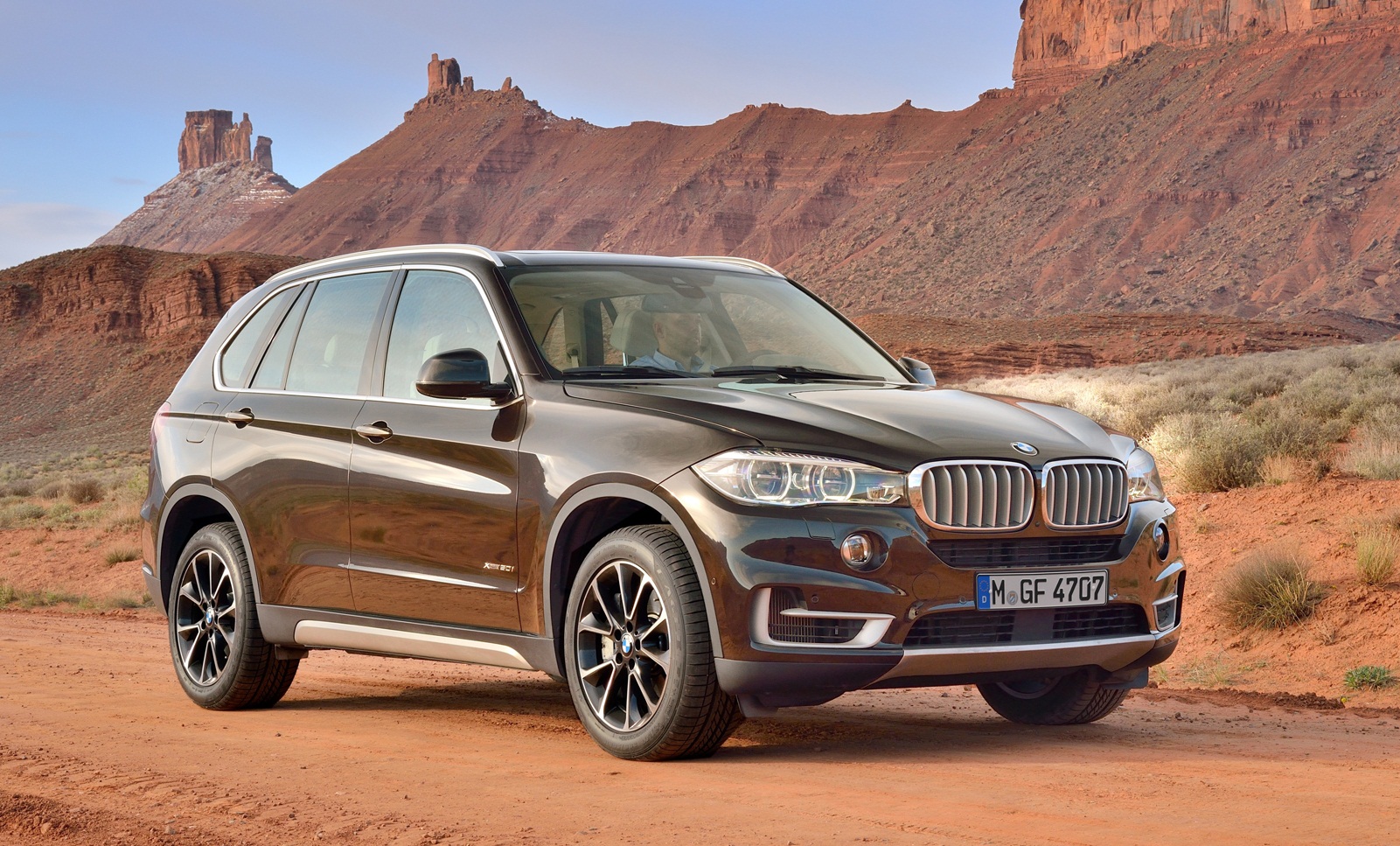 2014 BMW X5 Front Angle