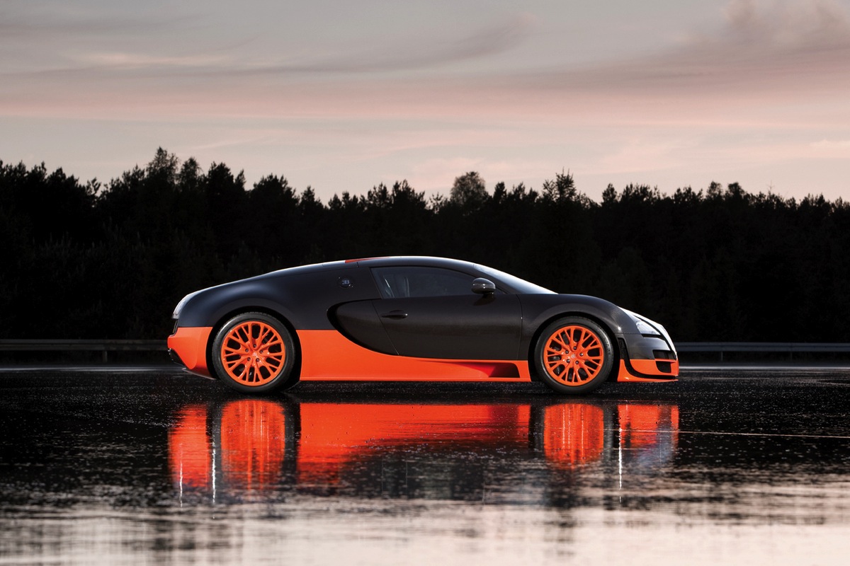 2014 Bugatti Veyron Side Angle
