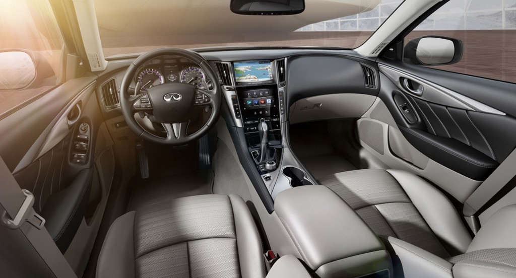 2014 Infiniti QX70 Car Interior Dashboard View