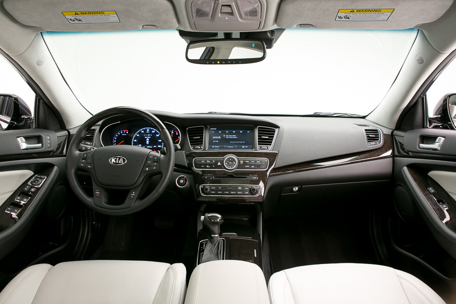 2014 Kia Cadenza Interior Dashboard View