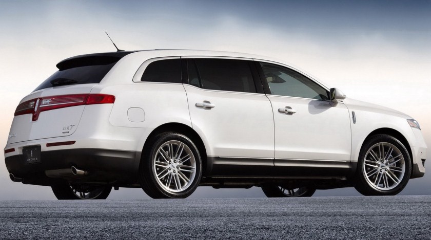 2014 Lincoln MKT Side View